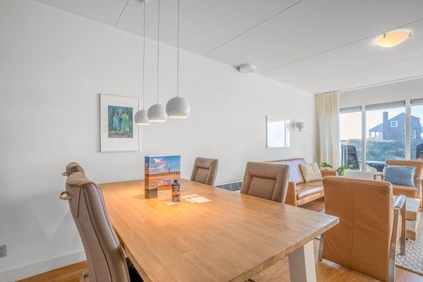 Eetkamer - 4 Persoons appartement met eiland-zeezicht in De Koog (5)