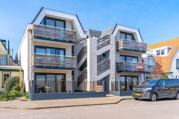 Buitenkant - Comfortabel en modern ingericht 4-persoons appartement in De Koog (1)