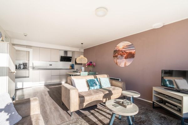 Woonkamer - 4 Persoons appartement met eilandzicht in De Koog (1)