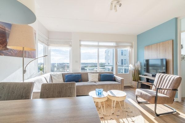 Woonkamer - 4 Persoons appartement met eilandzicht in De Koog (4)