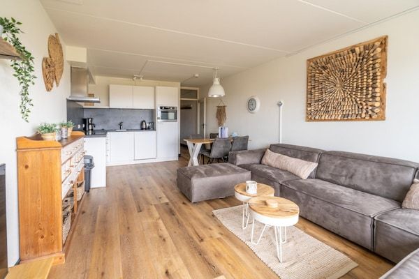 Woonkamer - 4 Persoons appartement met eiland-zeezicht in De Koog (4)