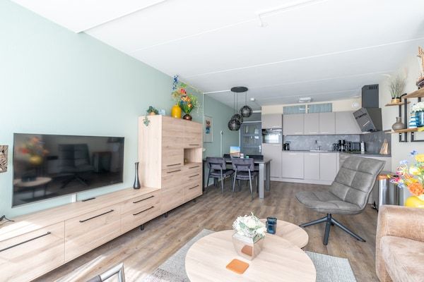 Woonkamer - 4 Persoons appartement met eiland-zeezicht in De Koog (5)