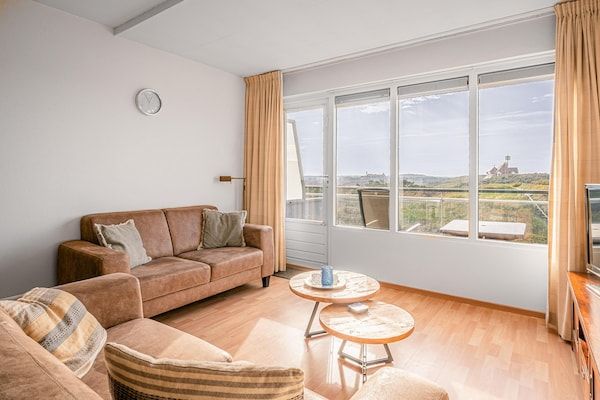 Woonkamer - 4 Persoons appartement met eiland-zeezicht in De Koog (2)