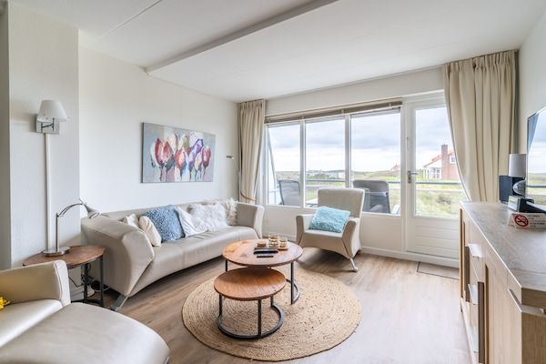 Woonkamer - 4 Persoons appartement met eiland-zeezicht in De Koog (4)