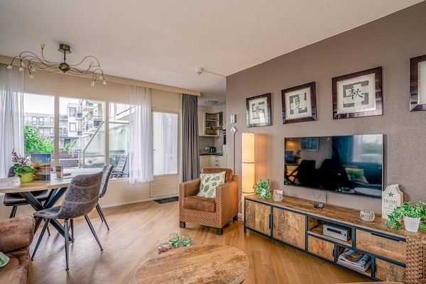 Woonkamer - 4 Persoons appartement met eiland-zeezicht in De Koog (4)