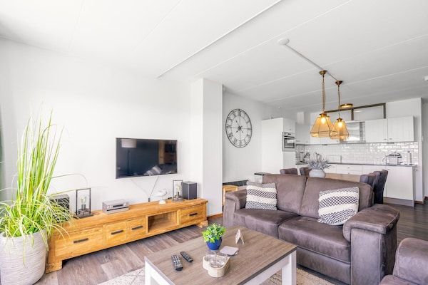 Woonkamer - 4 Persoons appartement met eiland-zeezicht in De Koog (4)