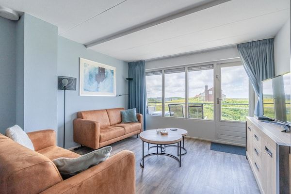 Woonkamer - 4 Persoons appartement met eiland-zeezicht in De Koog (3)