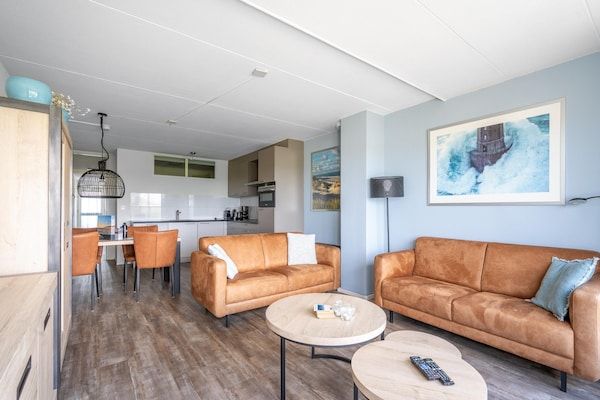 Woonkamer - 4 Persoons appartement met eiland-zeezicht in De Koog (4)