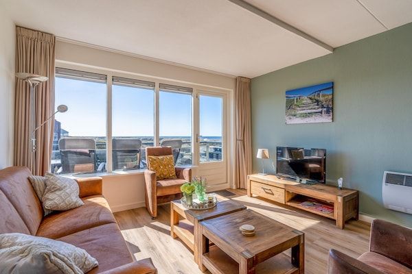 Woonkamer - 4 Persoons appartement met eiland-zeezicht in De Koog (2)