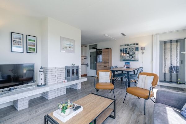 Woonkamer - 4 Persoons appartement met zeezicht in De Koog (4)