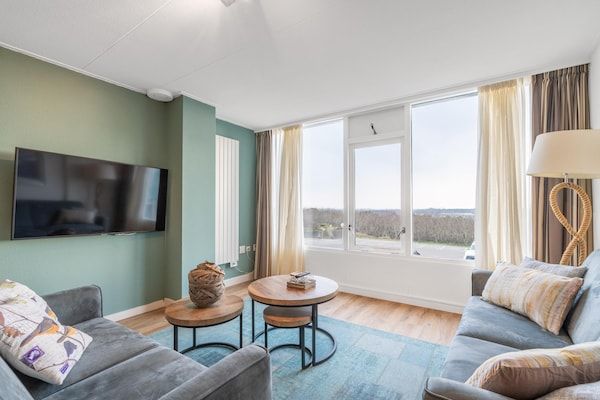Woonkamer - 4 Persoons appartement met eilandzicht in De Koog (1)