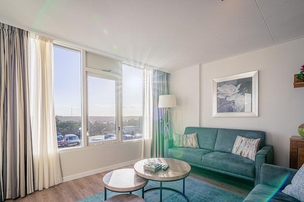 Woonkamer - 4 Persoons appartement met eilandzicht in De Koog (2)