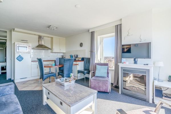 Woonkamer - 4 Persoons appartement met eiland-zeezicht in De Koog (4)