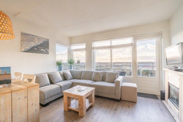 Woonkamer - 4 Persoons appartement met eilandzicht in De Koog (3)