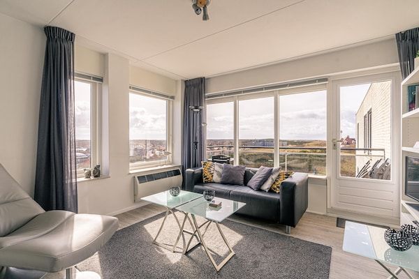 Woonkamer - 4 Persoons appartement met eilandzicht in De Koog (3)
