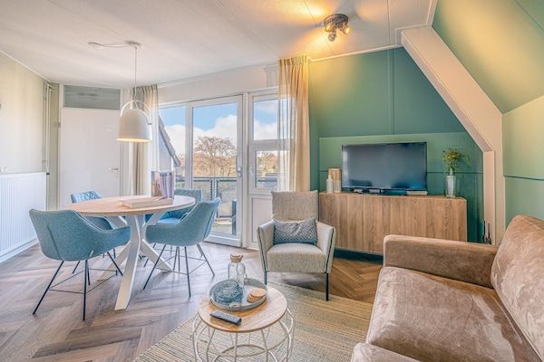 Woonkamer - Fijn appartement nabij het centrum van De Koog in De Koog (2)