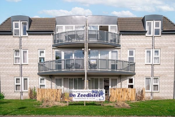 Buitenkant - Smaakvol 2-persoons appartement nabij het centrum van De Koog in De Koog (2)