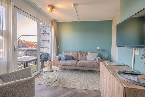 Woonkamer - Smaakvol 2-persoons appartement nabij het centrum van De Koog in De Koog (1)