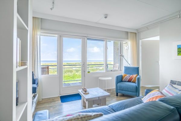 Woonkamer - 2 Persoons appartement met zeezicht in De Koog (5)