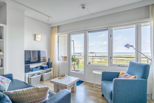 Woonkamer - 2 Persoons appartement met zeezicht in De Koog (2)