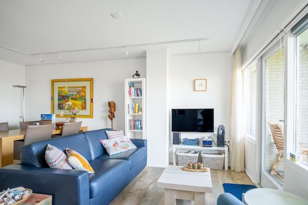 Woonkamer - 2 Persoons appartement met zeezicht in De Koog (3)