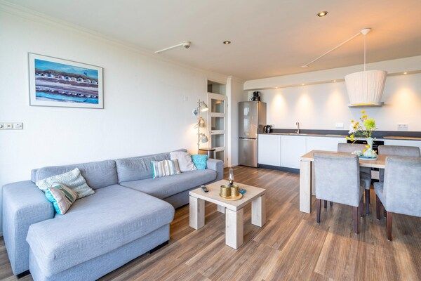 Woonkamer - 4 Persoons appartement met zeezicht in De Koog (3)