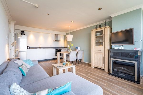 Woonkamer - 4 Persoons appartement met zeezicht in De Koog (4)