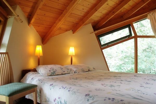 Slaapkamer - Bungalow in Herperduin met eigen tuin in Herpen (4)