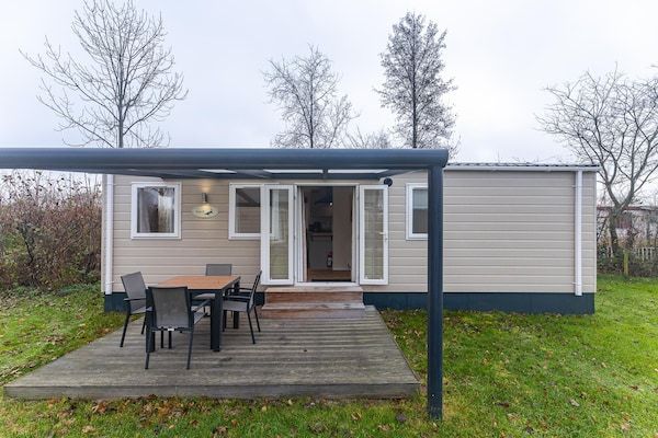 Buitenkant - Familiehuis met 2 slaapkamers vlakbij de duinen in Burgh-Haamstede (1)