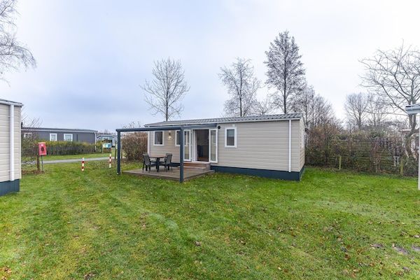 Buitenkant - Familiehuis met 2 slaapkamers vlakbij de duinen in Burgh-Haamstede (5)