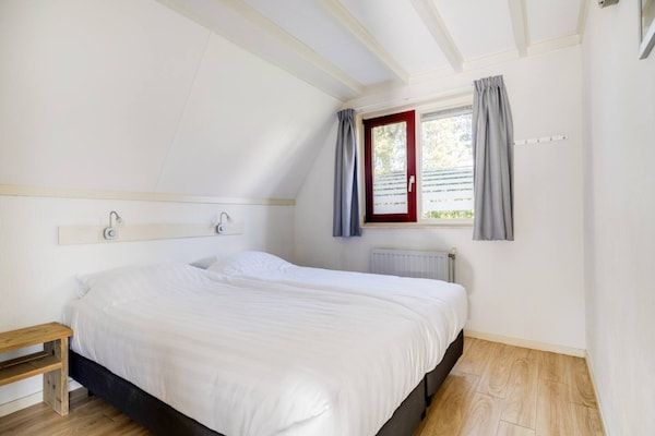 Slaapkamer - Moderne bungalow met 3 slaapkamers in Drenthe in Den Haag (5)