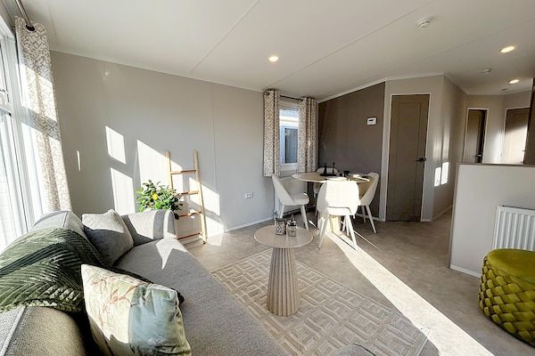 Woonkamer - Comfortabel familiechalet in Hollum in Hollum (2)