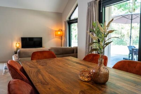 Eetkamer - Ecovilla met uitzicht op het bos voor 6 personen in Oirschot (3)