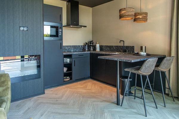 Keuken - Privésauna bij Wellness Lodge in Drenthe in Dalerveen (3)