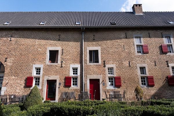 Buitenkant - Moderne vakantie met terras in Mesch-Eijsden (5)