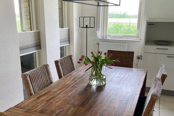 Eetkamer - Mooie woning voor 6 in park Ewijk in Ewijk (4)