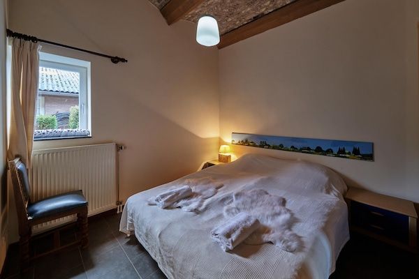 Slaapkamer - Idyllische familievakantie in Limburg in Mesch-Eijsden (4)