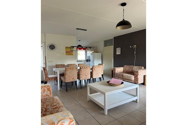 Woonkamer - Ruim appartement op de begane grond in Lochem in Lochem (3)
