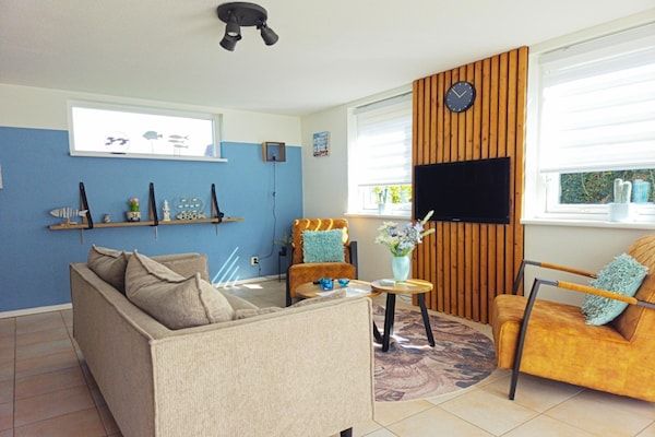 Woonkamer - Ongerepte strandbasis in Noordwijk in Noordwijk (2)