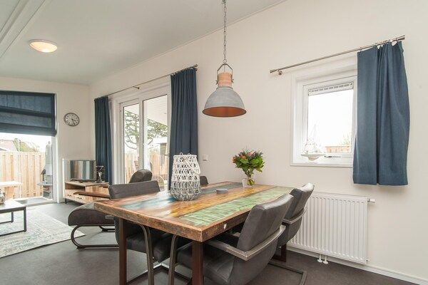 Eetkamer - Gezellige apt aan het strand met twee terrassen in Noordwijk (3)