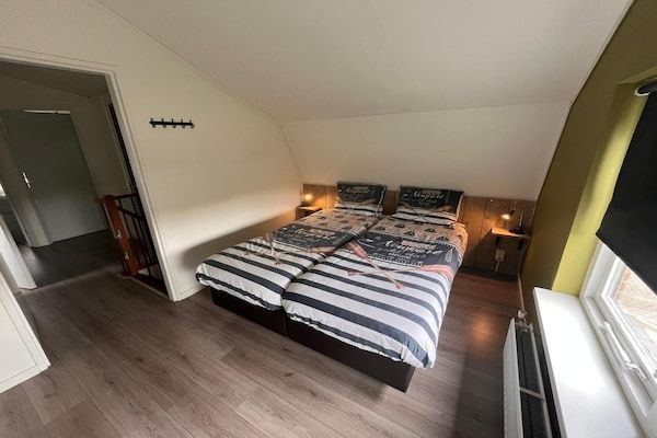 Slaapkamer - Huisdiervriendelijke kustretraite in Noordwijk in Noordwijk (4)