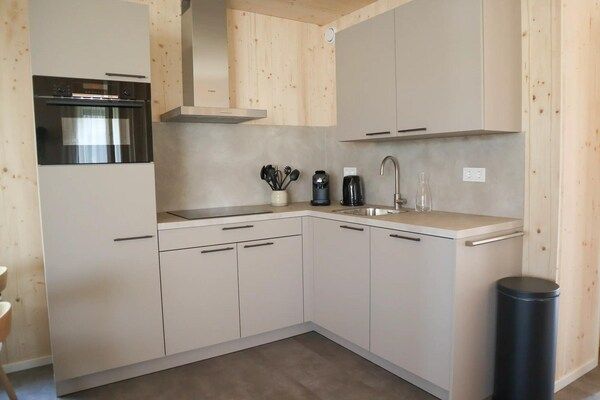 Keuken - Luxe bungalow aan zee voor 6 gasten in ’s-Gravenzande (4)