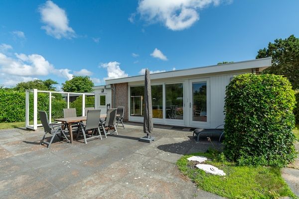 Buitenkant - Modern ingerichte bungalow voor 4 personen in Sint Maartenszee (1)
