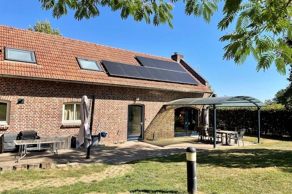 Buitenkant - Koetshuis bij Roermond met tuin in Sint Odilienberg (1)