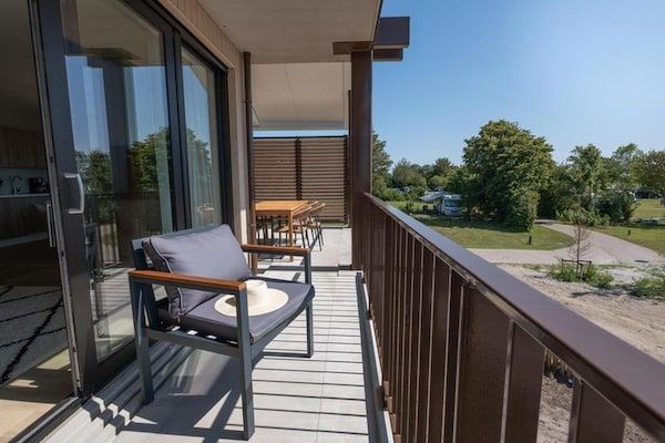Terras - Water's Edge Wellness Retreat met sauna in Workum (4)