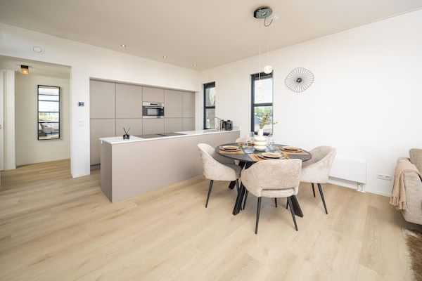 Eetkamer - Luxe 4-persoonsvilla met zonnige tuin in Workum (2)