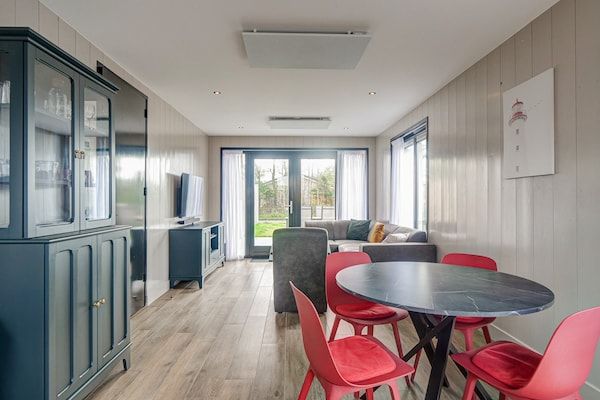 Eetkamer - Vakantiehuis aan de kust in Julianadorp in Julianadorp aan zee (4)