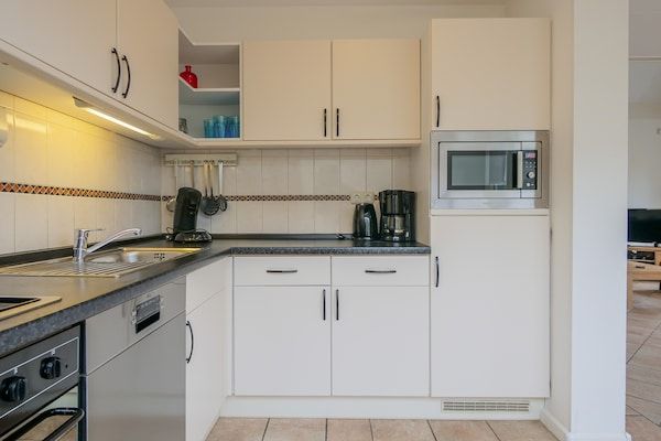 Keuken - Ruime vakantiewoning in Julianadorp in Julianadorp (5)