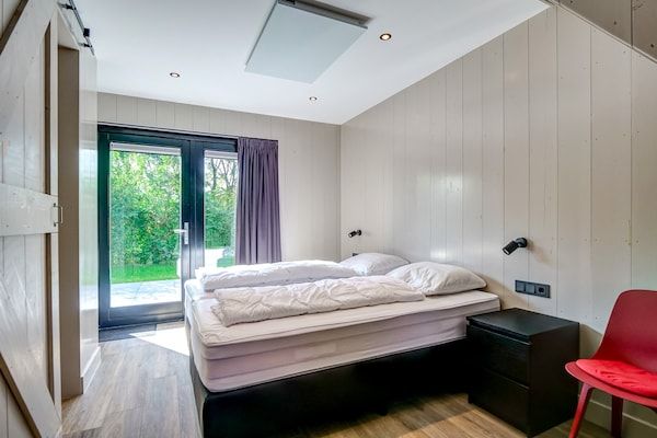 Slaapkamer - Vakantiehuis aan de Nederlandse kust met tuin in Julianadorp (4)