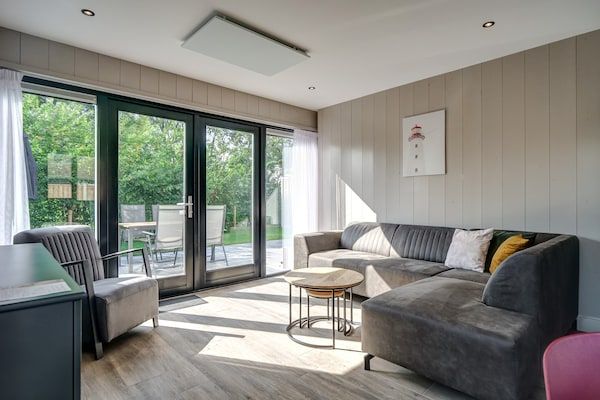 Woonkamer - Vakantiehuis aan de Nederlandse kust met tuin in Julianadorp (2)